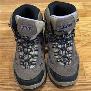 Hi-Tec Hiking Boots in Brown and Black- Size 7